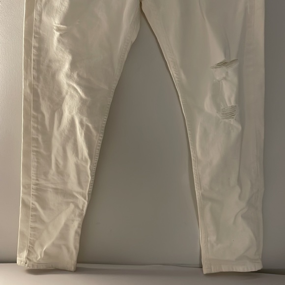 White Ripped Hollister Jeans NWT Size 32 x 30 - Picture 3 of 9